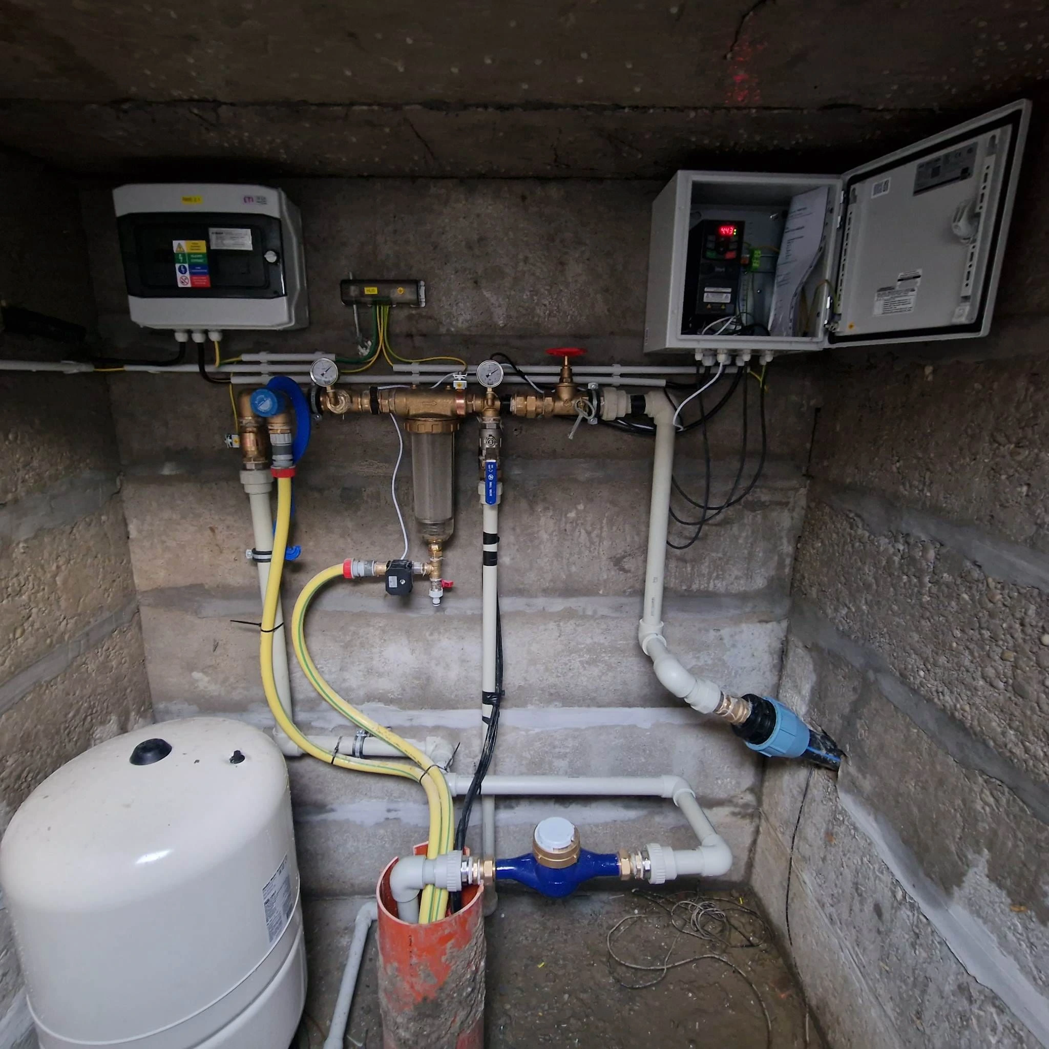 Domáca vodáreň s frekvenčným meničom.  5 ročná záruka. Bezúdržbový systém. Expanzná nádoba. Betonová šachta. Montáž.Filtrácia.Úprava vody. Závlaha. Hunter. Vodomer. INVTPPRCalpedaBelumi Pumpy